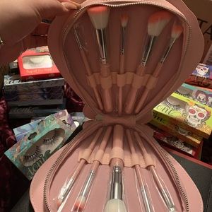 Make up brushes in shell storage bag